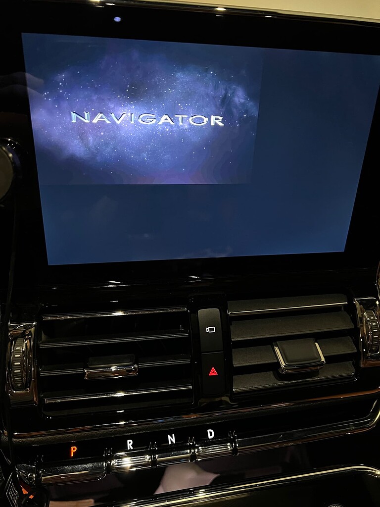 Lincoln Navigator Sync 3.4 upgrade, incorrect screen size